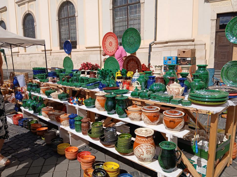 De 60 ani, toamna începe la Sibiu cu Târgul Olarilor. Meșteri olari din toată țara și-au expus creațiile în Piața Mare în acest weekend 1099622