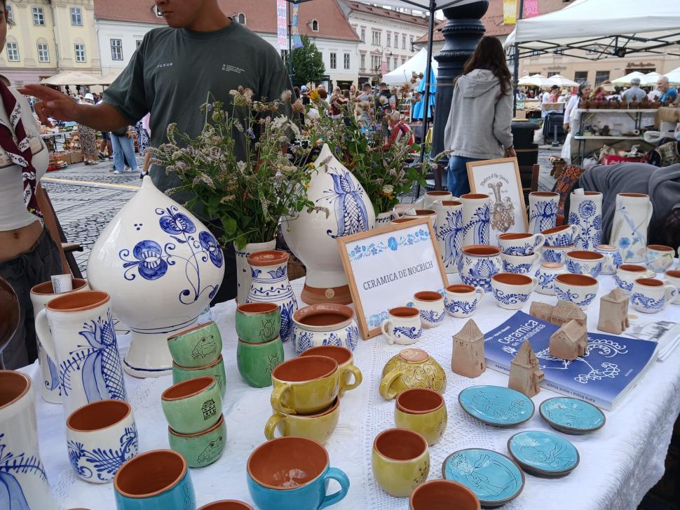 De 60 ani, toamna începe la Sibiu cu Târgul Olarilor. Meșteri olari din toată țara și-au expus creațiile în Piața Mare în acest weekend 1099630
