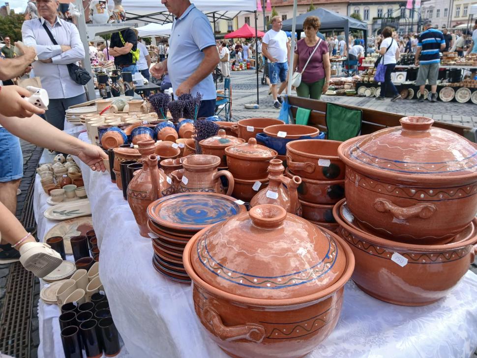 De 60 ani, toamna începe la Sibiu cu Târgul Olarilor. Meșteri olari din toată țara și-au expus creațiile în Piața Mare în acest weekend 1099631