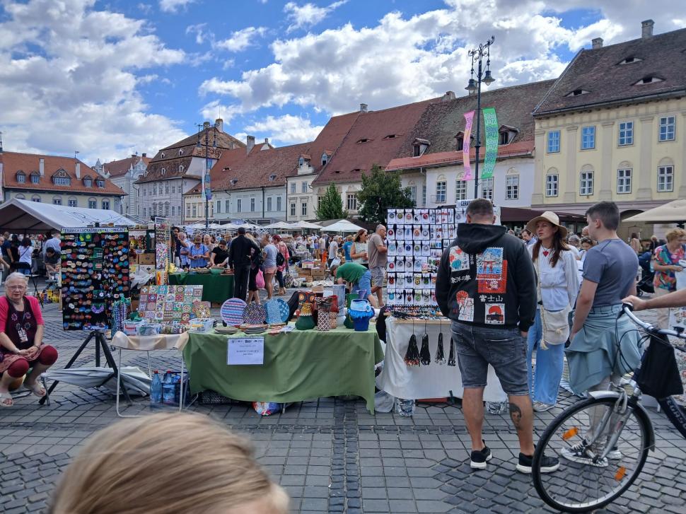 De 60 ani, toamna începe la Sibiu cu Târgul Olarilor. Meșteri olari din toată țara și-au expus creațiile în Piața Mare în acest weekend 1099640