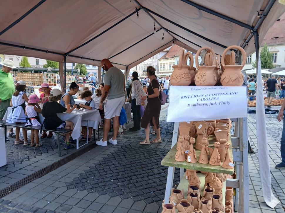 De 60 ani, toamna începe la Sibiu cu Târgul Olarilor. Meșteri olari din toată țara și-au expus creațiile în Piața Mare în acest weekend 1099645