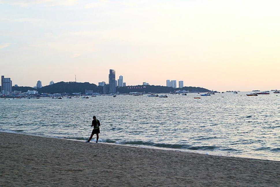 La cinci zile după ce a ajuns în Thailanda, portavionul USS Abraham Lincoln a părăsit portul de lângă Pattaya, cu destinaţia San Diego 1099564