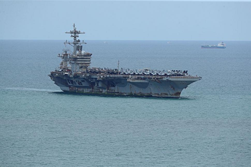 La cinci zile după ce a ajuns în Thailanda, portavionul USS Abraham Lincoln a părăsit portul de lângă Pattaya, cu destinaţia San Diego 1099565