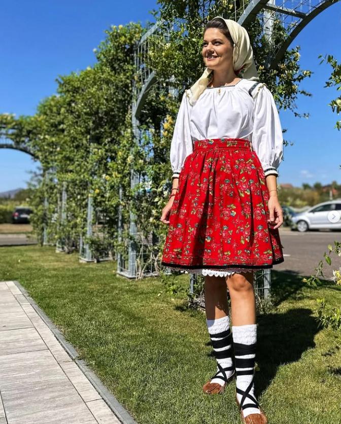 Alexandru Nazare se căsătorește în weekend. Mireasa are 30 de ani și este o cântăreață de muzică populară apreciată în Maramureș 1099751