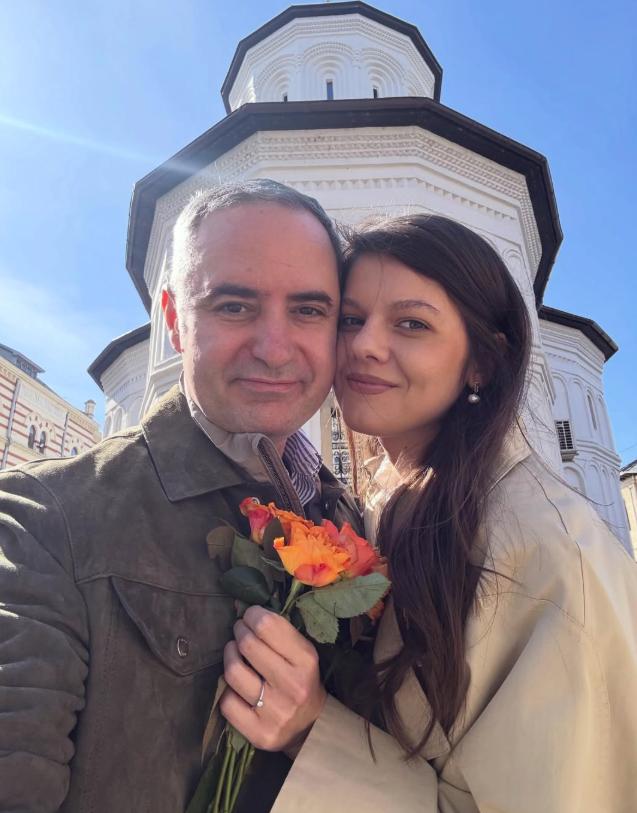 Alexandru Nazare se căsătorește în weekend. Mireasa are 30 de ani și este o cântăreață de muzică populară apreciată în Maramureș 1099755