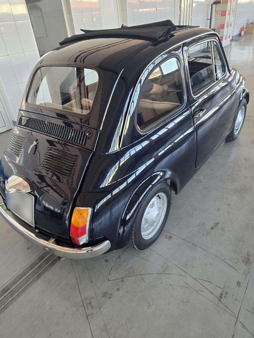 Un Fiat 500 fabricat în 1975 i-a surprins pe inginerii de la RAR Vaslui. "Maşinuţa ne duce cu gândul la străzile înguste din Italia" 1099762