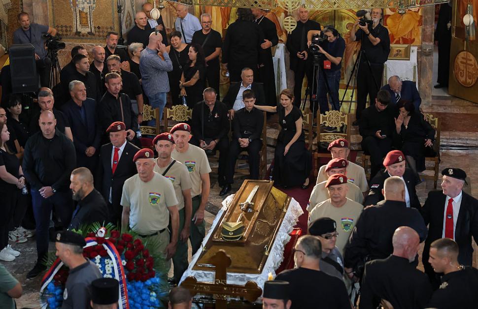 UE condamnă funeraliile lui Ratko Mladic cu onoruri militare: "Imaginile sunt șocante. Contrazic valorile pentru drumul Serbiei în UE" 1100128