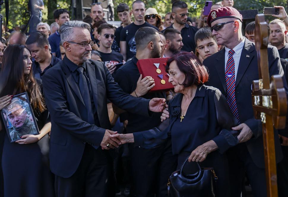 UE condamnă funeraliile lui Ratko Mladic cu onoruri militare: "Imaginile sunt șocante. Contrazic valorile pentru drumul Serbiei în UE" 1100134