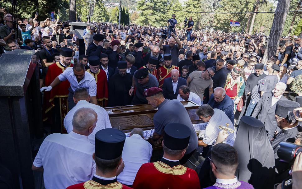 UE condamnă funeraliile lui Ratko Mladic cu onoruri militare: "Imaginile sunt șocante. Contrazic valorile pentru drumul Serbiei în UE" 1100137
