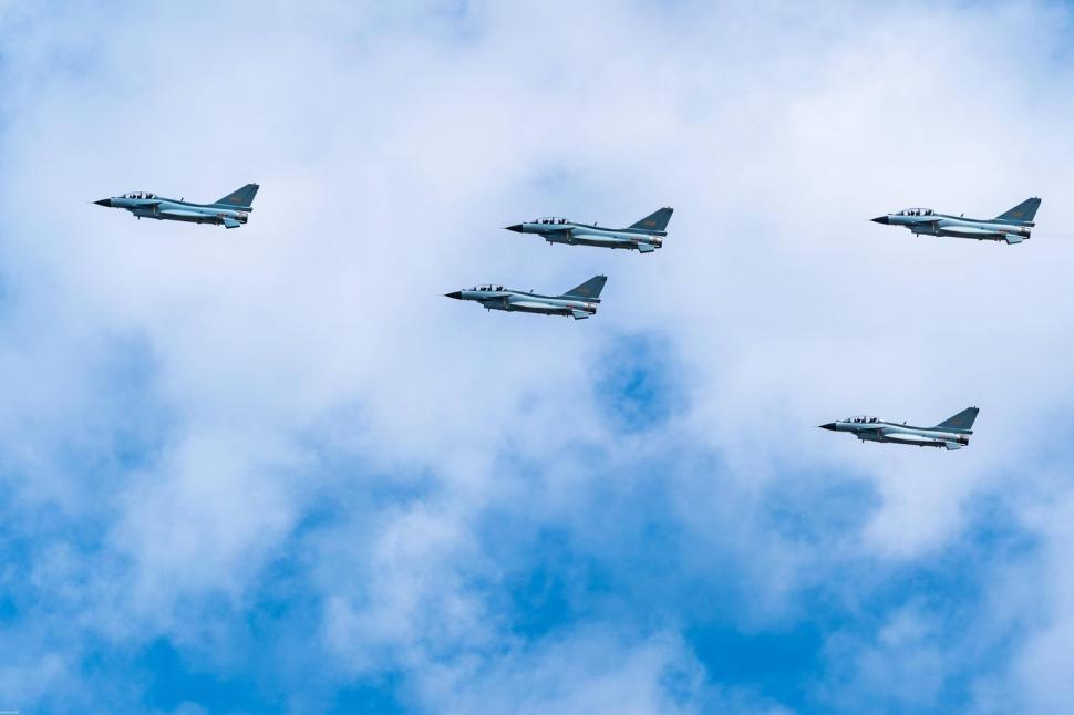 China prezintă avioanele și elicopterele de ultimă generație la o expoziție de amploare în țara cu cea mai puternică armată din Africa 1099901