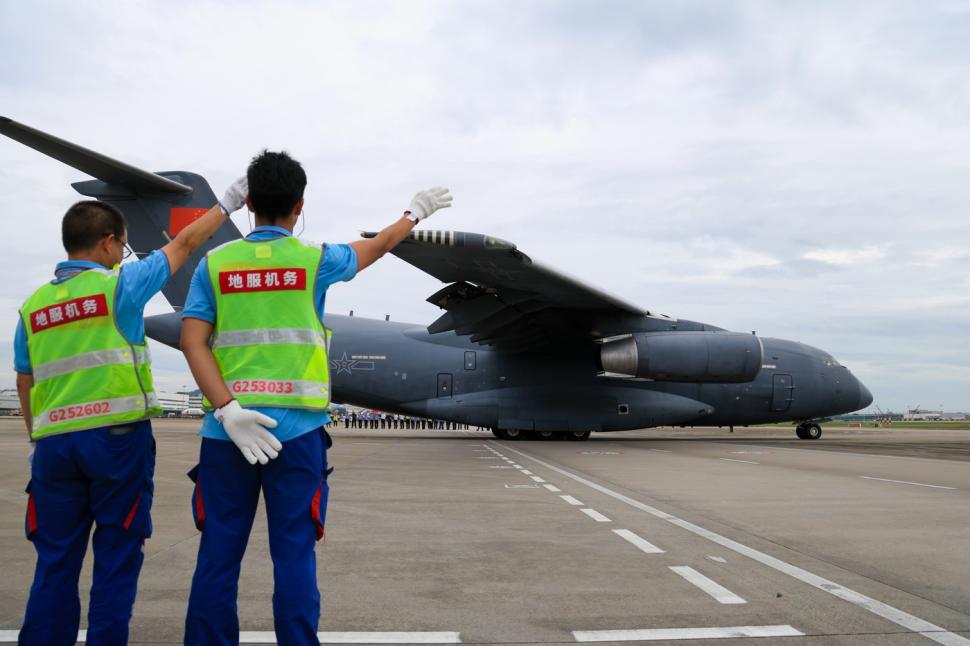 China prezintă avioanele și elicopterele de ultimă generație la o expoziție de amploare în țara cu cea mai puternică armată din Africa 1099903