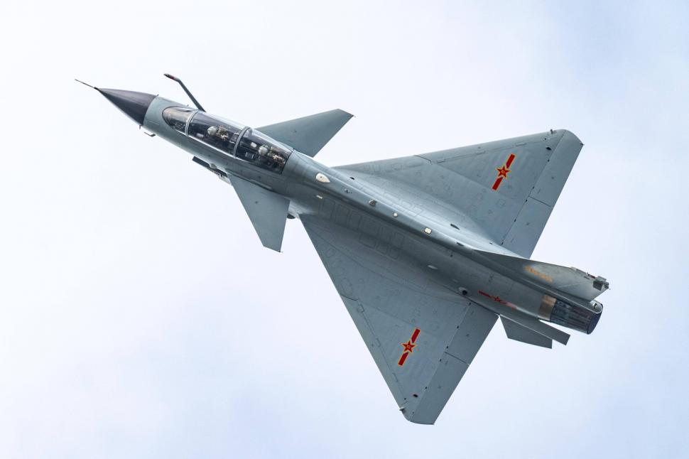 China prezintă avioanele și elicopterele de ultimă generație la o expoziție de amploare în țara cu cea mai puternică armată din Africa 1099904