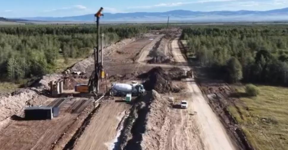Imagini de pe primul şantier al Autostrăzii A8, care va lega Transilvania de Moldova şi va trece şi Prutul. "A8 avansează zi de zi" 1100360