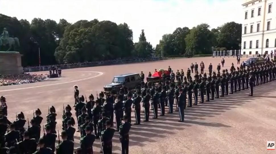 VIDEO Norvegienii își iau rămas bun de la regele Harald, "bunicul" națiunii. Securitate sporită la Oslo. Cine participă la ceremonii 1100414