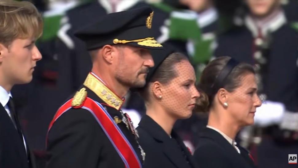 VIDEO Norvegienii își iau rămas bun de la regele Harald, "bunicul" națiunii. Securitate sporită la Oslo. Cine participă la ceremonii 1100415