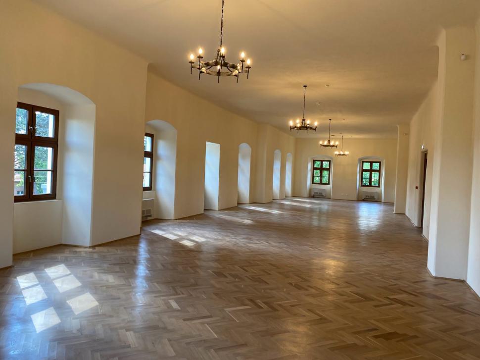 Un castel din România a fost restaurat, iar acum e deschis pentru turiști. Cum arată domeniul Bánffy din Nuşfalău și clădirea renovată 1100395
