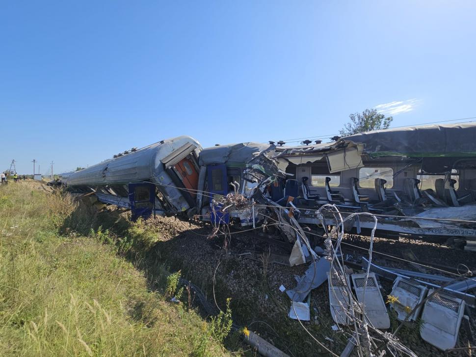 Un tren cu 120 de persoane a deraiat în Polonia, după ce a lovit un camion. Un pasager a murit. Alte persoane sunt rănite 1100516