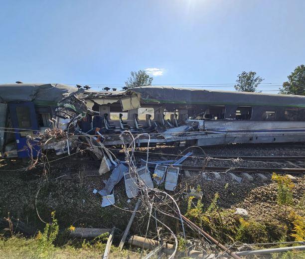 Un tren cu 120 de persoane a deraiat în Polonia, după ce a lovit un camion. Un pasager a murit. Alte persoane sunt rănite 1100518