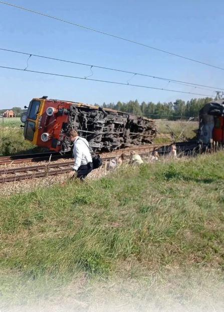 Un tren cu 120 de persoane a deraiat în Polonia, după ce a lovit un camion. Un pasager a murit. Alte persoane sunt rănite 1100520