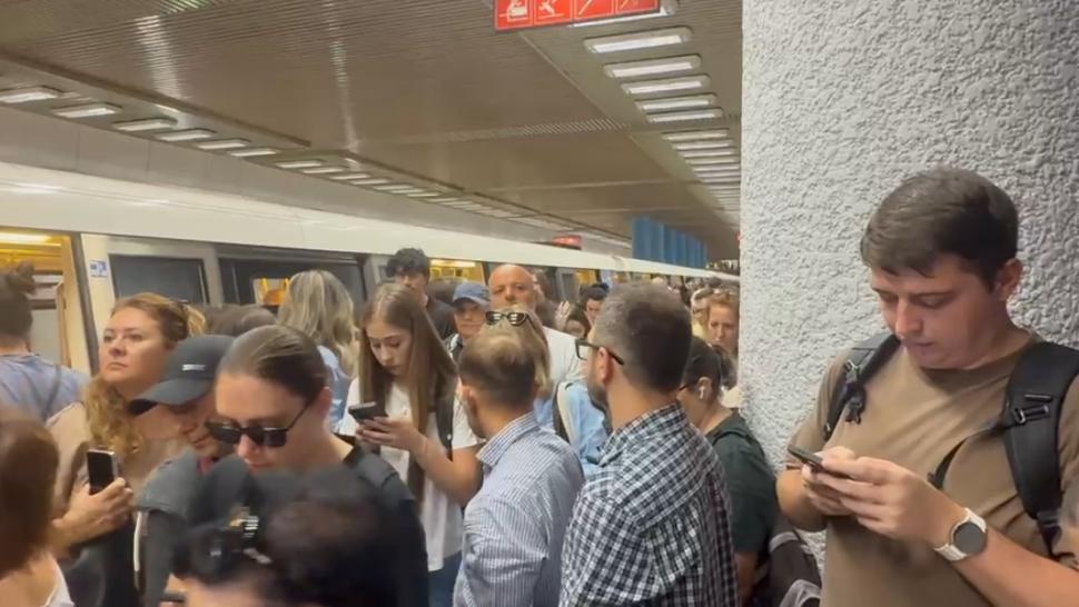 Haos la metrou. Circulația a fost dată peste cap după ce o femeie ar fi încercat să se sinucidă în stația Ștefan cel Mare 1100646