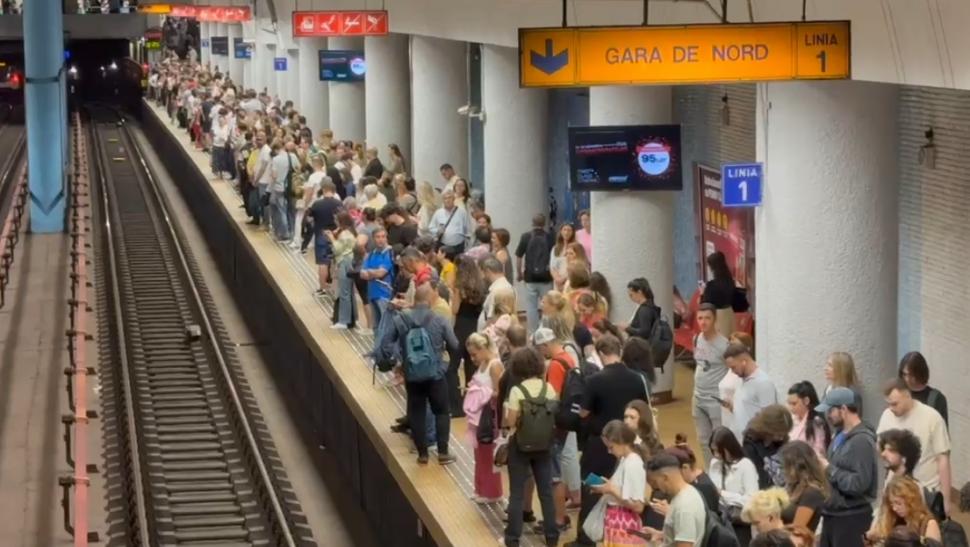 Haos la metrou. Circulația a fost dată peste cap după ce o femeie ar fi încercat să se sinucidă în stația Ștefan cel Mare 1100648