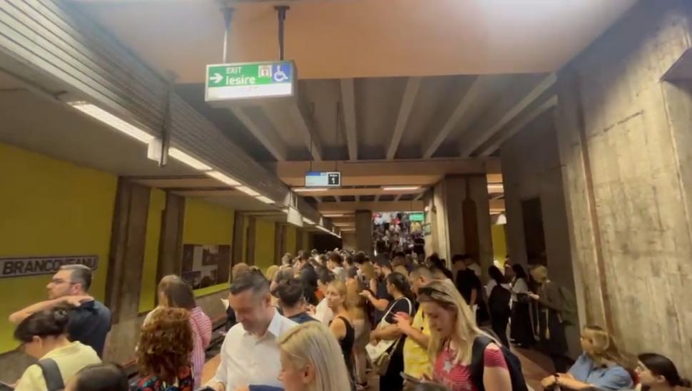 Haos la metrou. Circulația a fost dată peste cap după ce o femeie ar fi încercat să se sinucidă în stația Ștefan cel Mare 1100650