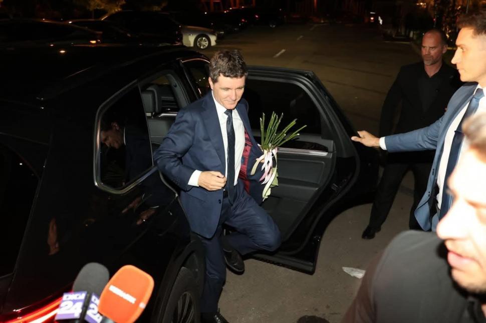 Alexandru Nazare s-a căsătorit. La nuntă au participat și președintele Nicușor Dan și Mirabela Grădinaru. Imagini de la petrecere 1101527