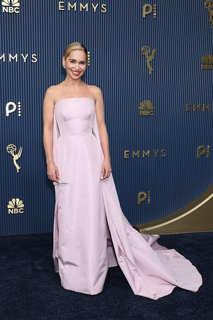 Cele mai spectaculoase și mai ciudate ținute de la Emmy 2026. Zendaya a fost regina serii, iar Selena Gomez a strălucit în auriu 1102000