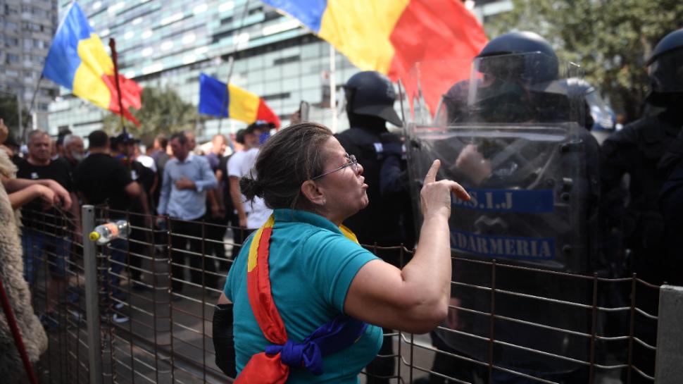 Imagini care nu s-au văzut la TV de la bătaia din Piața Victoriei. Cine a venit, de fapt, în locul oierilor 1102237