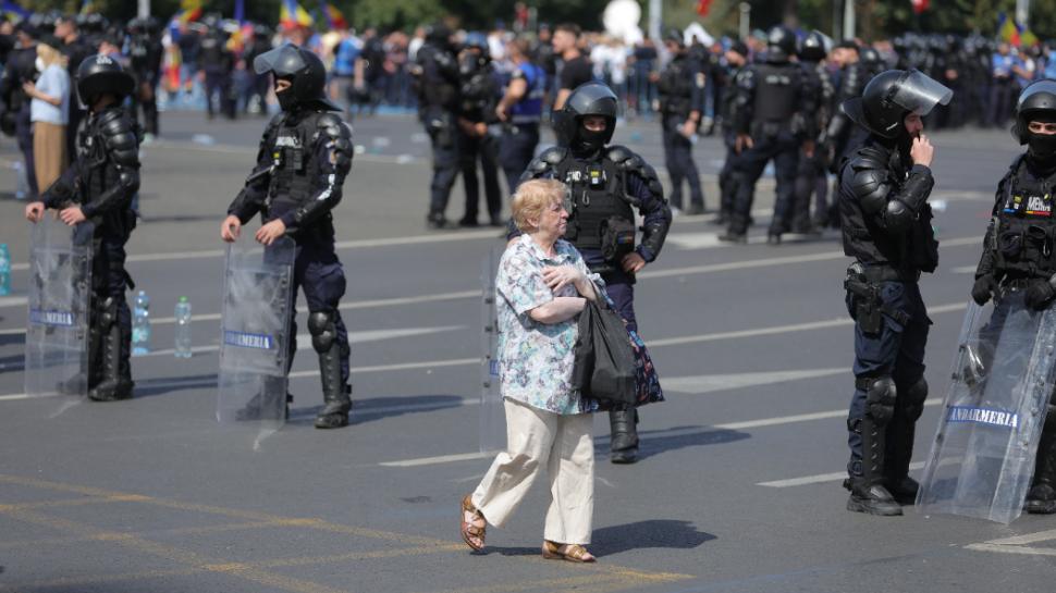 Imagini care nu s-au văzut la TV de la bătaia din Piața Victoriei. Cine a venit, de fapt, în locul oierilor 1102240