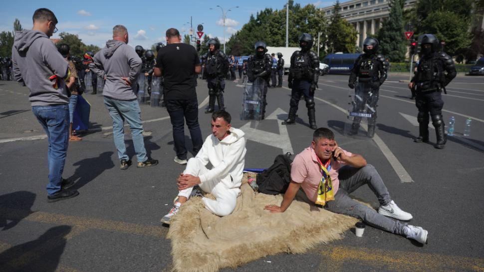 Imagini care nu s-au văzut la TV de la bătaia din Piața Victoriei. Cine a venit, de fapt, în locul oierilor 1102241