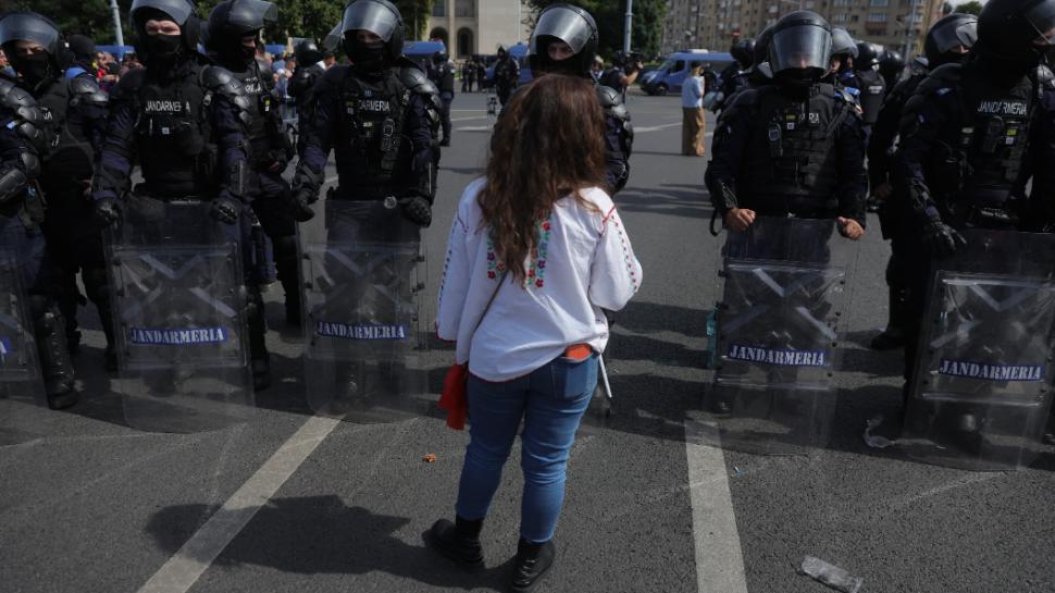 Imagini care nu s-au văzut la TV de la bătaia din Piața Victoriei. Cine a venit, de fapt, în locul oierilor 1102242