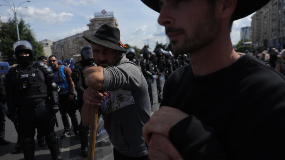 Imagini care nu s-au văzut la TV de la bătaia din Piața Victoriei. Cine a venit, de fapt, în locul oierilor 1102243
