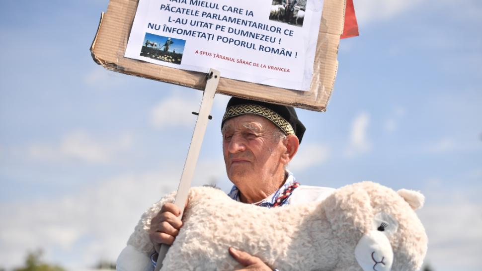 Imagini care nu s-au văzut la TV de la bătaia din Piața Victoriei. Cine a venit, de fapt, în locul oierilor 1102250