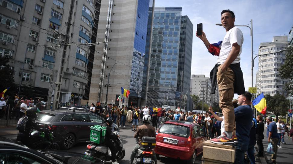 Imagini care nu s-au văzut la TV de la bătaia din Piața Victoriei. Cine a venit, de fapt, în locul oierilor 1102255