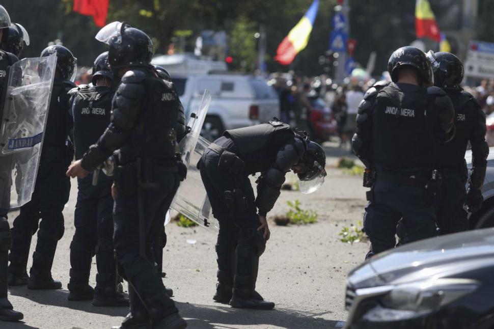 Imagini care nu s-au văzut la TV de la bătaia din Piața Victoriei. Cine a venit, de fapt, în locul oierilor 1102267