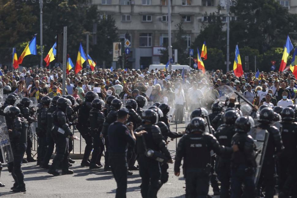 Imagini care nu s-au văzut la TV de la bătaia din Piața Victoriei. Cine a venit, de fapt, în locul oierilor 1102269