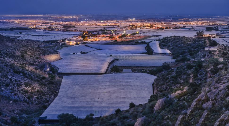 În anii ’50, Campo de Dalias era o câmpie aridă. Acum, 33.000 de hectare de sere produc peste 4 milioane de tone de legume și fructe 1101910