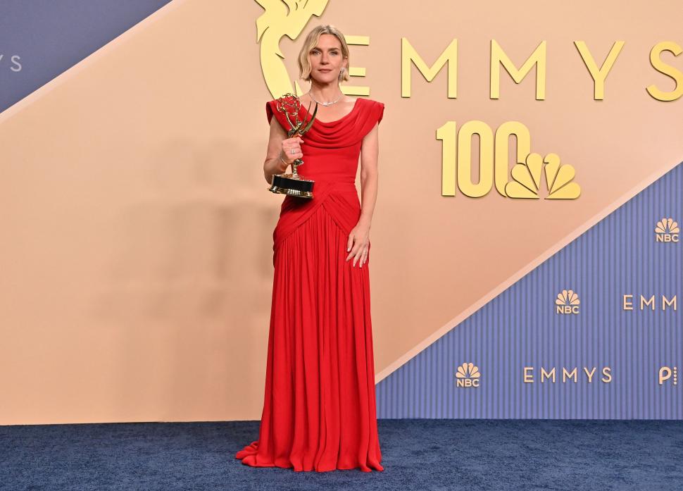 Matthew Rhys a intrat în istorie, după ce a câștigat două Premii Emmy pentru rol principal, în aceeași seară. Lista laureaţilor 1101926