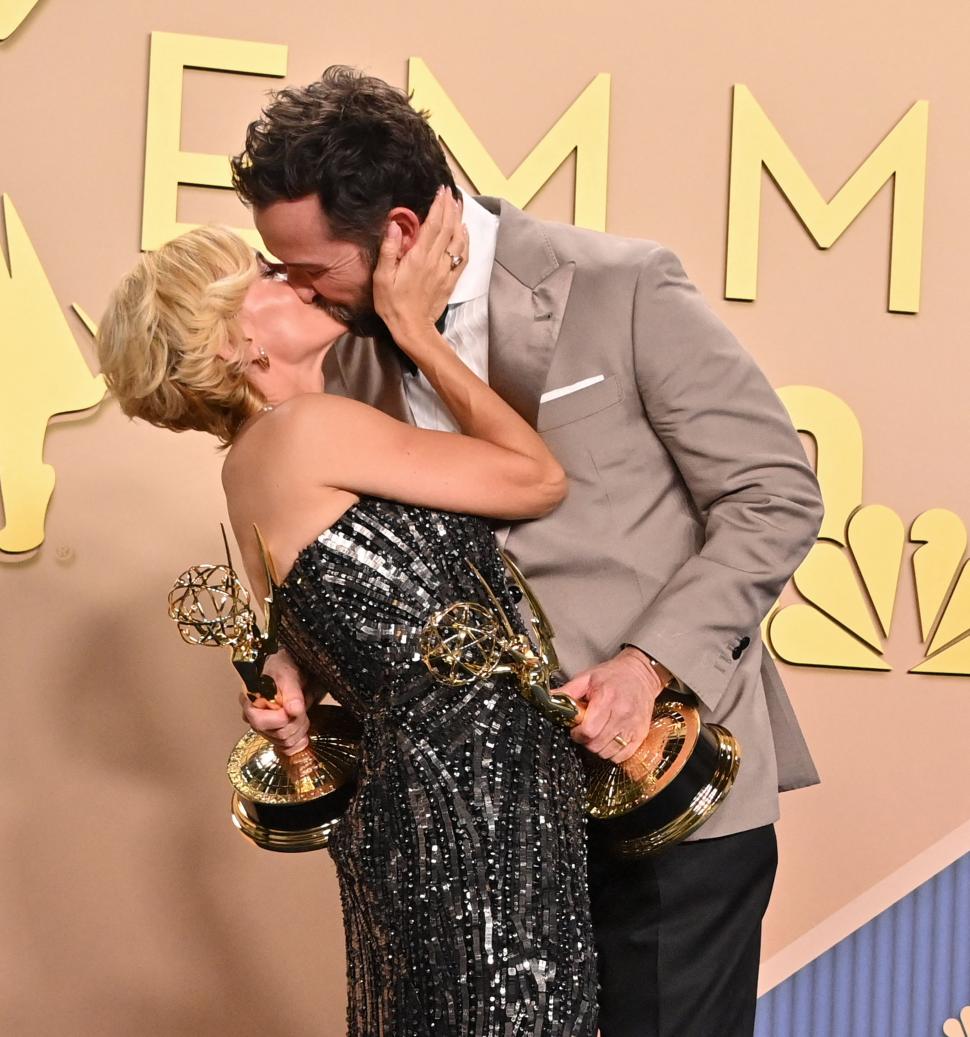 Matthew Rhys a intrat în istorie, după ce a câștigat două Premii Emmy pentru rol principal, în aceeași seară. Lista laureaţilor 1101945