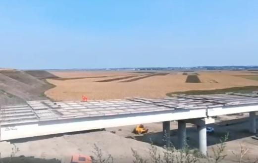 Imagini de pe şantierul Autostrăzii A7, tronsonul Bacău–Pașcani. Directorul CNAIR: "Circulația va fi deschisă pe cel puțin încă 49 km" 1102603