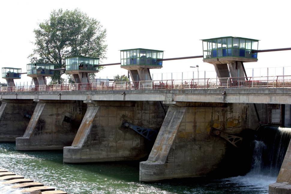 Dunărea scade dramatic: debitul este la mai puțin de jumătate din media lunii septembrie. Alertă și pe râurile interioare 1102962