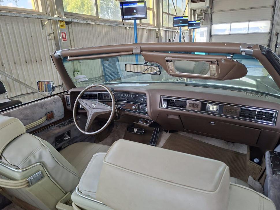 Un Cadillac Eldorado din '73, cu lungime de 5,6 metri şi lăţime de 2 metri, a mers la RAR-ul din Iaşi. Cum arată "iahtul de uscat" 1102950