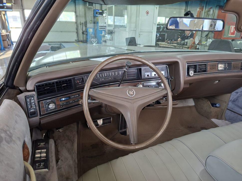 Un Cadillac Eldorado din '73, cu lungime de 5,6 metri şi lăţime de 2 metri, a mers la RAR-ul din Iaşi. Cum arată "iahtul de uscat" 1102955