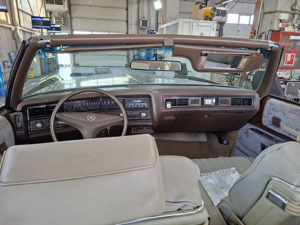 Un Cadillac Eldorado din '73, cu lungime de 5,6 metri şi lăţime de 2 metri, a mers la RAR-ul din Iaşi. Cum arată "iahtul de uscat" 1102956