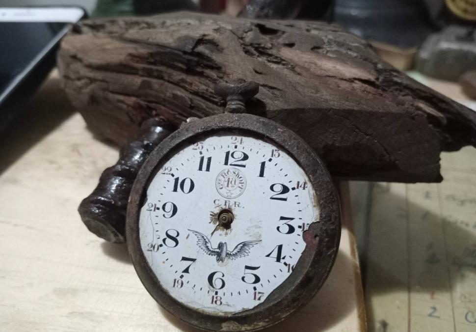 Un ceferist pensionat a creat un mic muzeu feroviar și a pus gara Bistriţa Nord în ghidul drumeţilor de pe Via Transilvanica 1103376