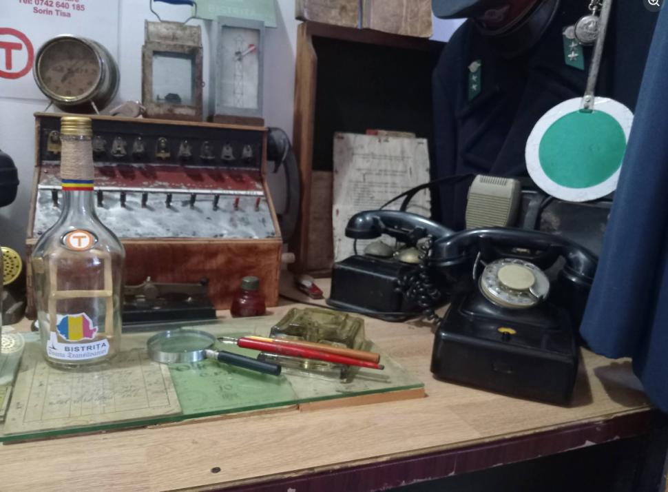 Un ceferist pensionat a creat un mic muzeu feroviar și a pus gara Bistriţa Nord în ghidul drumeţilor de pe Via Transilvanica 1103381