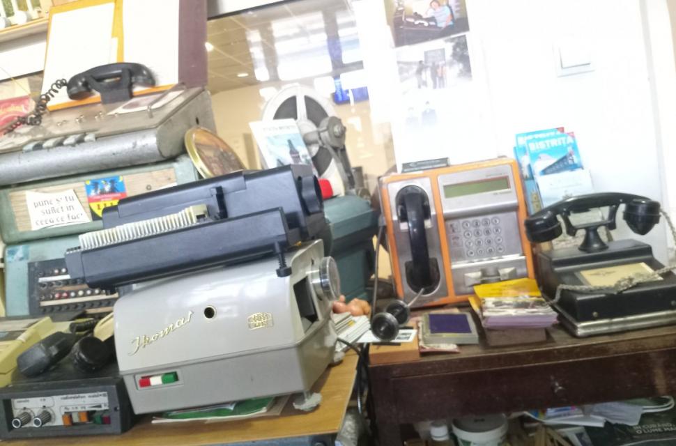 Un ceferist pensionat a creat un mic muzeu feroviar și a pus gara Bistriţa Nord în ghidul drumeţilor de pe Via Transilvanica 1103383