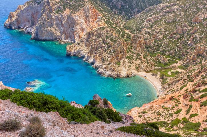 Autoritățile din Grecia au interzis o petrecere de lux pe insula nelocuită Polyaigos. O substanță misterioasă fusese pulverizată 1103497