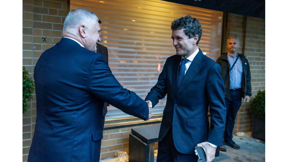 Nicușor Dan s-a întâlnit cu foşti ambasadori ai SUA, la New York: „Le-am mulţumit pentru contribuţia lor la promovarea României” 1103730